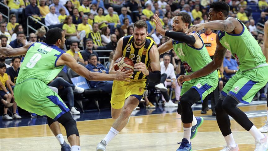 Fenerbahçe Beko seride öne geçti